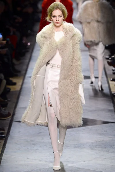 Look 44